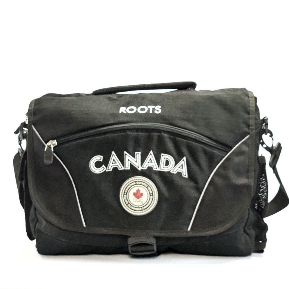 ROOTS |🇨🇦 Collector’s 2004 Olympic Messenger Bag